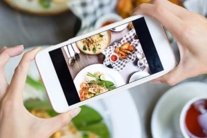 nguoi-tre-va-thuc-pham-truyen-thong